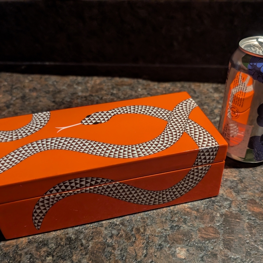 Jonathan Adler. Lacquer "Eden" Storage Box - Picture 4 of 6